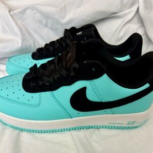 Tiffany & Nike Womens Air Force One size 8